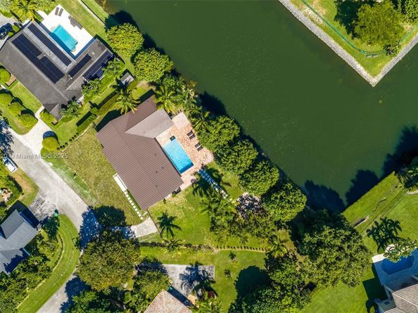 10945 SW 75th Ct, Pinecrest FL 33156