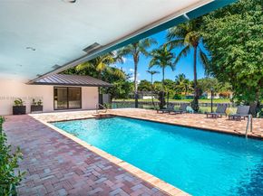 10945 SW 75th Ct, Pinecrest FL 33156