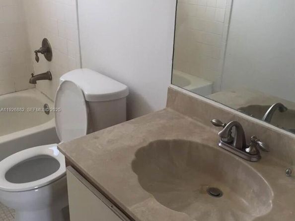 9375 Fontainebleau Blvd L423, Miami FL 33172