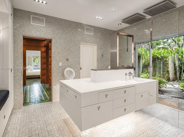 3585 Anchorage Way, Miami FL 33133