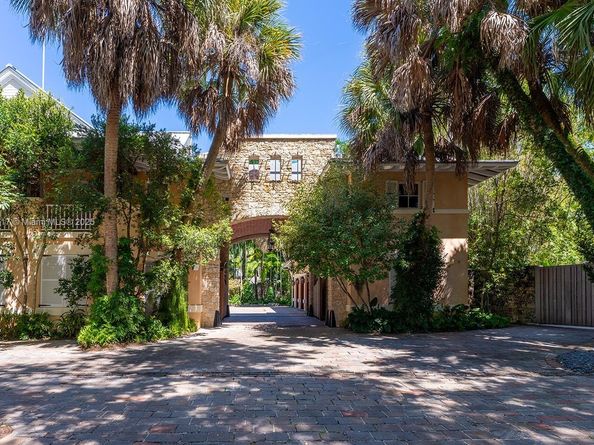 3585 Anchorage Way, Miami FL 33133