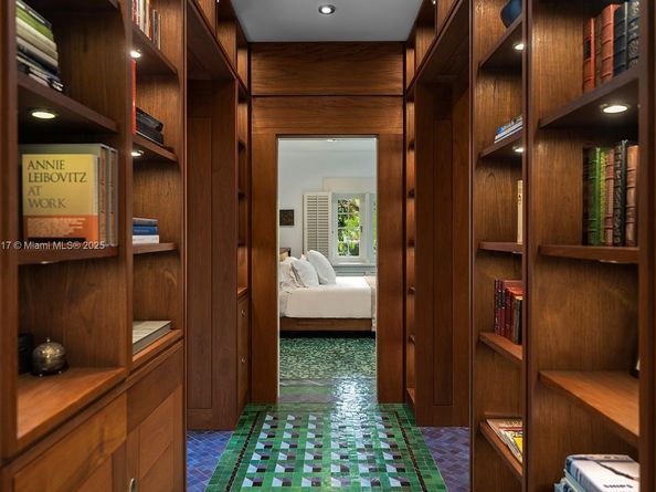 3585 Anchorage Way, Miami FL 33133