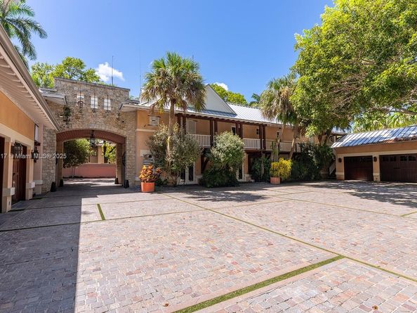 3585 Anchorage Way, Miami FL 33133