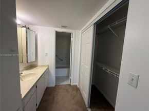 1000 Colony Point Cir 303, Pembroke Pines FL 33026