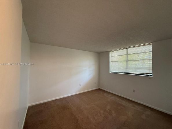 1000 Colony Point Cir 303, Pembroke Pines FL 33026