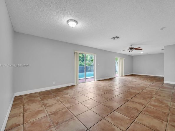 8051 NW 47th Ct, Lauderhill FL 33351
