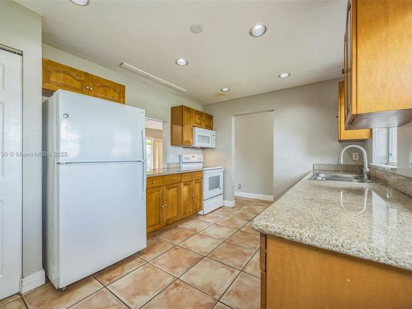 8051 NW 47th Ct, Lauderhill FL 33351