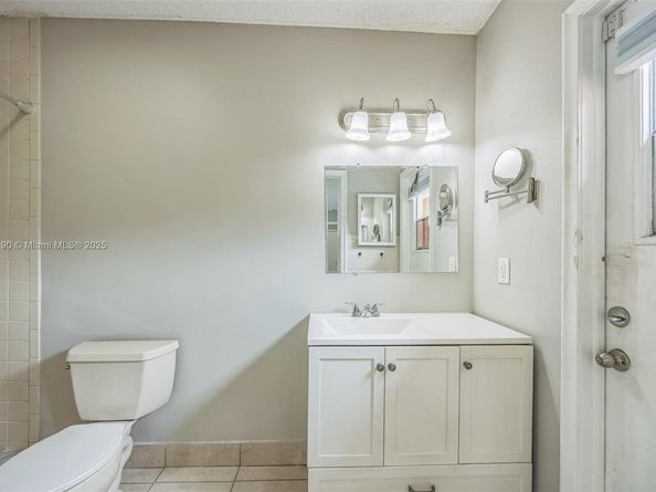 8051 NW 47th Ct, Lauderhill FL 33351