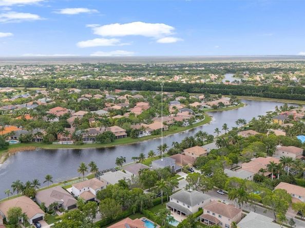 1249 Chenille Cir, Weston FL 33327