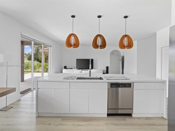 1249 Chenille Cir, Weston FL 33327