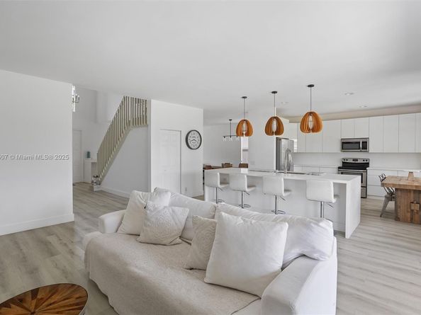 1249 Chenille Cir, Weston FL 33327