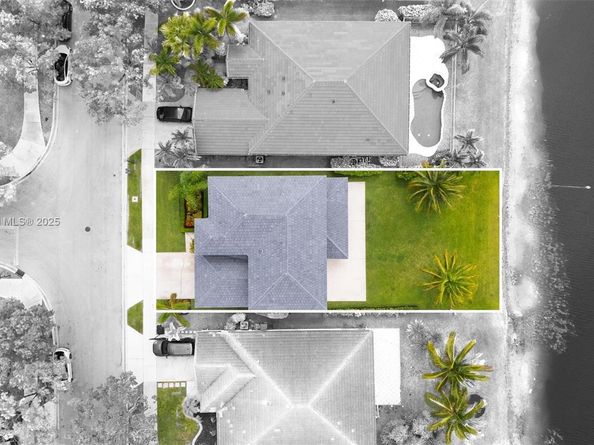 1249 Chenille Cir, Weston FL 33327