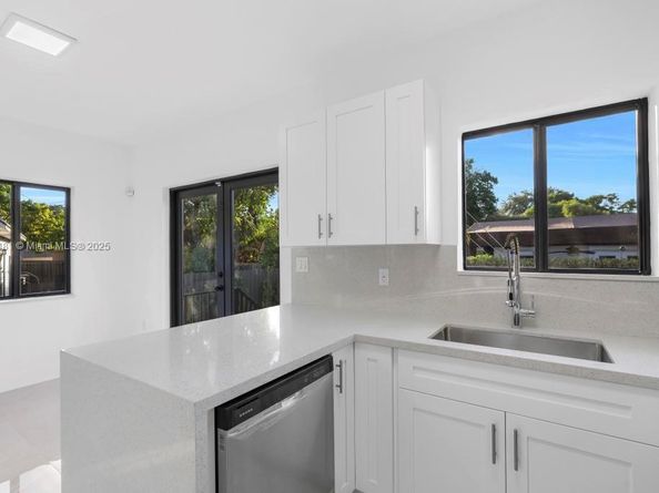 1520 NW 29th Ave, Miami FL 33125