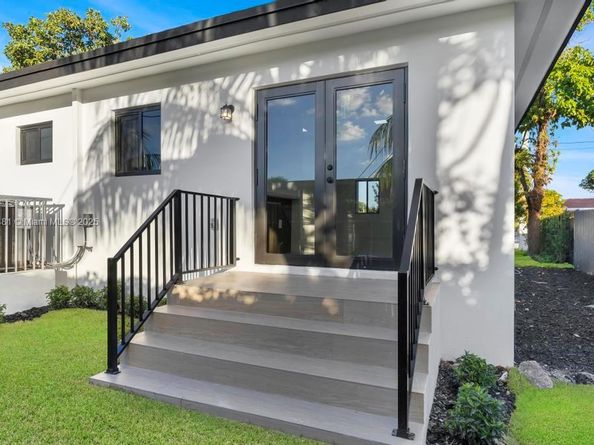 1520 NW 29th Ave, Miami FL 33125