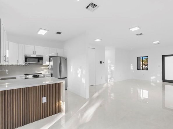 1520 NW 29th Ave, Miami FL 33125