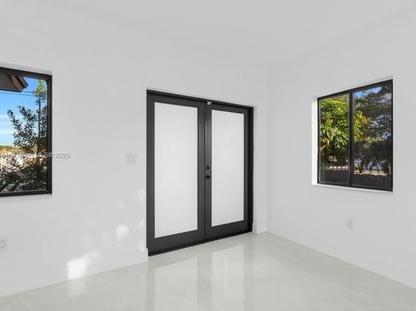 1520 NW 29th Ave, Miami FL 33125