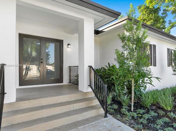 1520 NW 29th Ave, Miami FL 33125