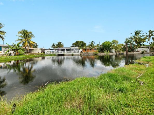 3813 S Lake Ter, Miramar FL 33023