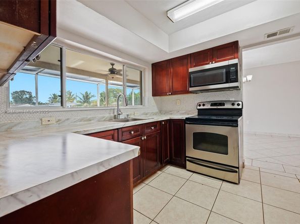 3813 S Lake Ter, Miramar FL 33023