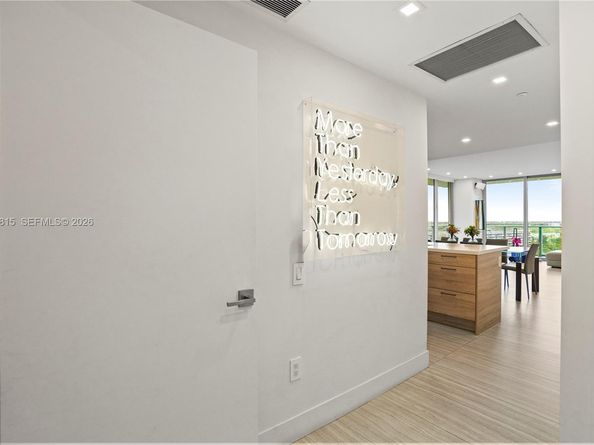 16385 NE Biscayne Blvd 1601+2 Parkings, North Miami Beach FL 33160