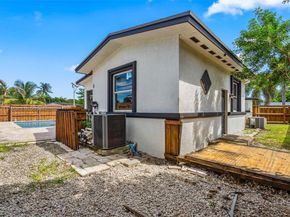 4465 SW 49th Ct, Dania Beach FL 33314