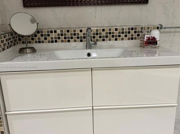 1865 S Ocean Dr 10D, Hallandale Beach FL 33009