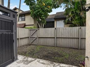 2360 Bayberry Dr 2360, Pembroke Pines FL 33024
