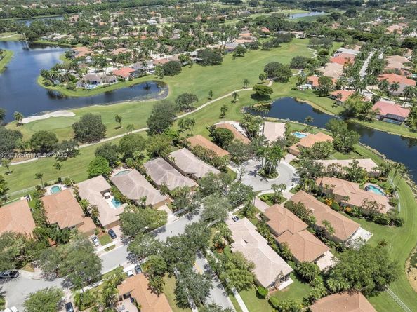 2468 Bay Isle Ct, Weston FL 33327