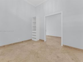 2468 Bay Isle Ct, Weston FL 33327