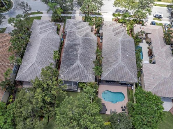 2468 Bay Isle Ct, Weston FL 33327