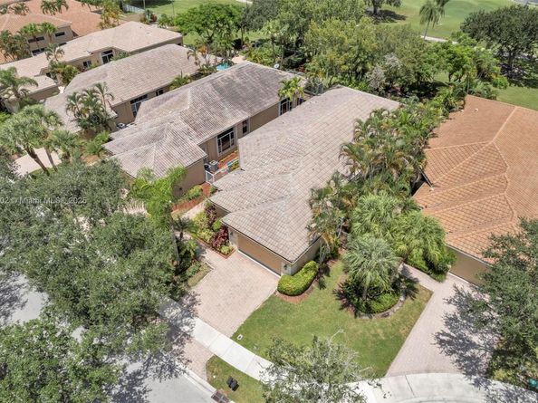2468 Bay Isle Ct, Weston FL 33327