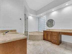 2468 Bay Isle Ct, Weston FL 33327