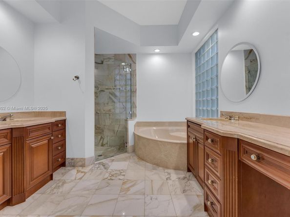 2468 Bay Isle Ct, Weston FL 33327