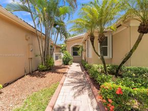 2468 Bay Isle Ct, Weston FL 33327