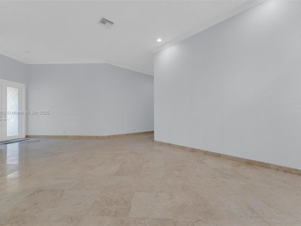 2468 Bay Isle Ct, Weston FL 33327
