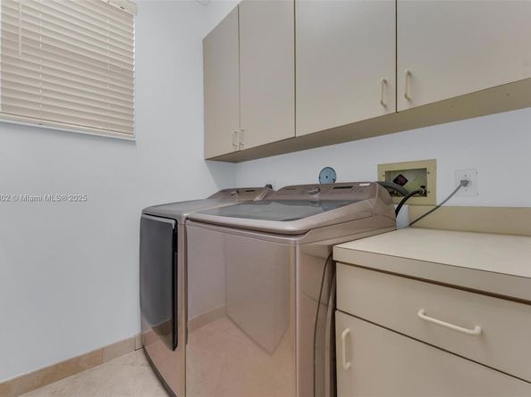 2468 Bay Isle Ct, Weston FL 33327