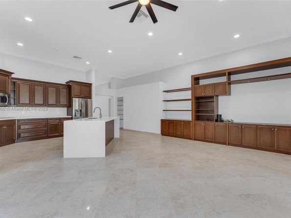 2468 Bay Isle Ct, Weston FL 33327