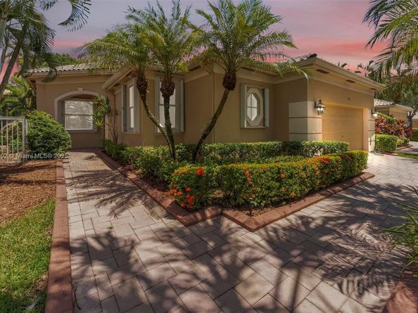 2468 Bay Isle Ct, Weston FL 33327