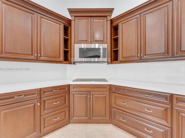 2468 Bay Isle Ct, Weston FL 33327