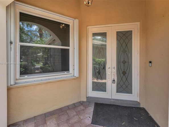 2468 Bay Isle Ct, Weston FL 33327