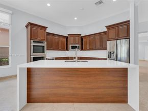 2468 Bay Isle Ct, Weston FL 33327