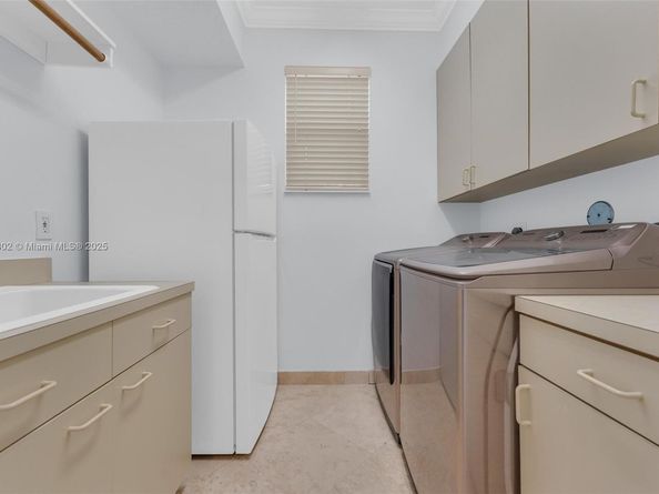 2468 Bay Isle Ct, Weston FL 33327