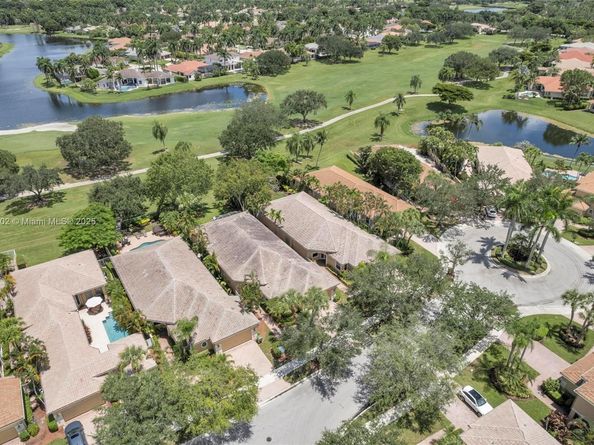 2468 Bay Isle Ct, Weston FL 33327
