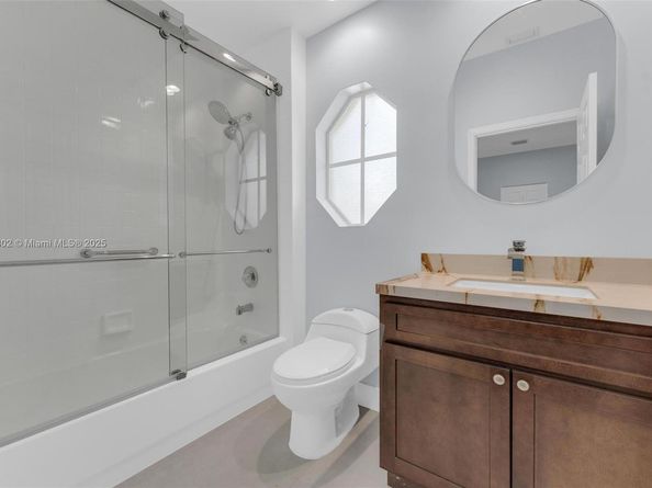 2468 Bay Isle Ct, Weston FL 33327