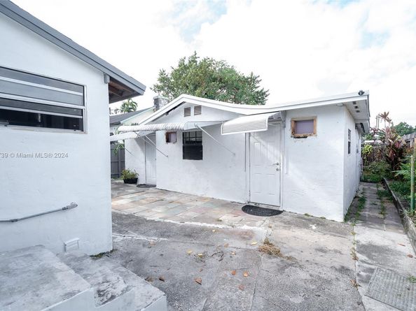 2230 SW 60th Ct, Miami FL 33155