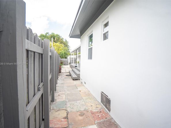 2230 SW 60th Ct, Miami FL 33155