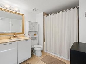 1800 N Bayshore Dr 1604, Miami FL 33132