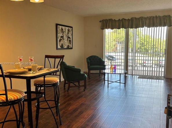 3000 E Sunrise Lakes Dr 202, Sunrise FL 33322