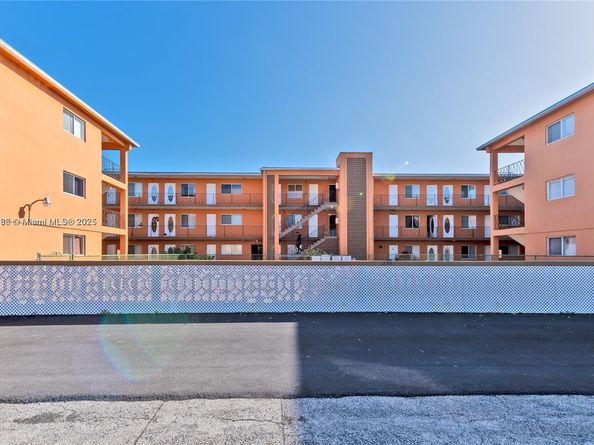 2330 NW 11th St 9, Miami FL 33125