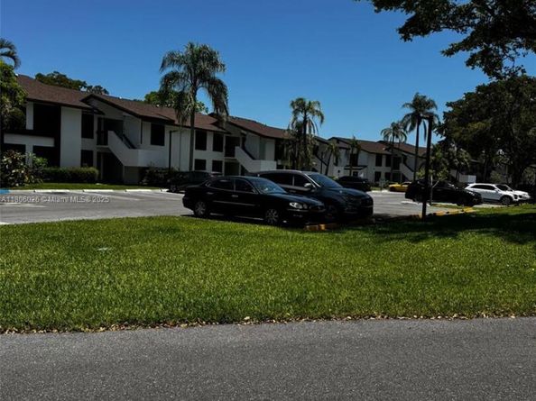 216 Lake Pointe Dr 120, Oakland Park FL 33309
